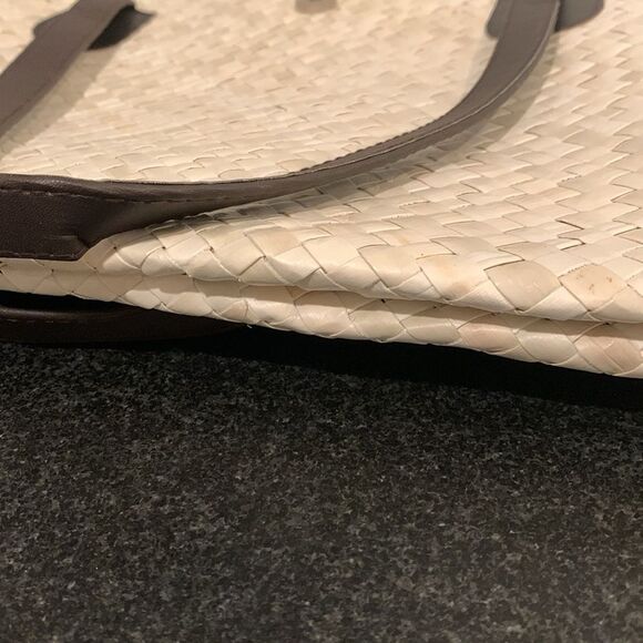 St. Regis Bali Large Lightweight Beach Tote – Handwoven Straw Resort Bag - Picture 6 of 8